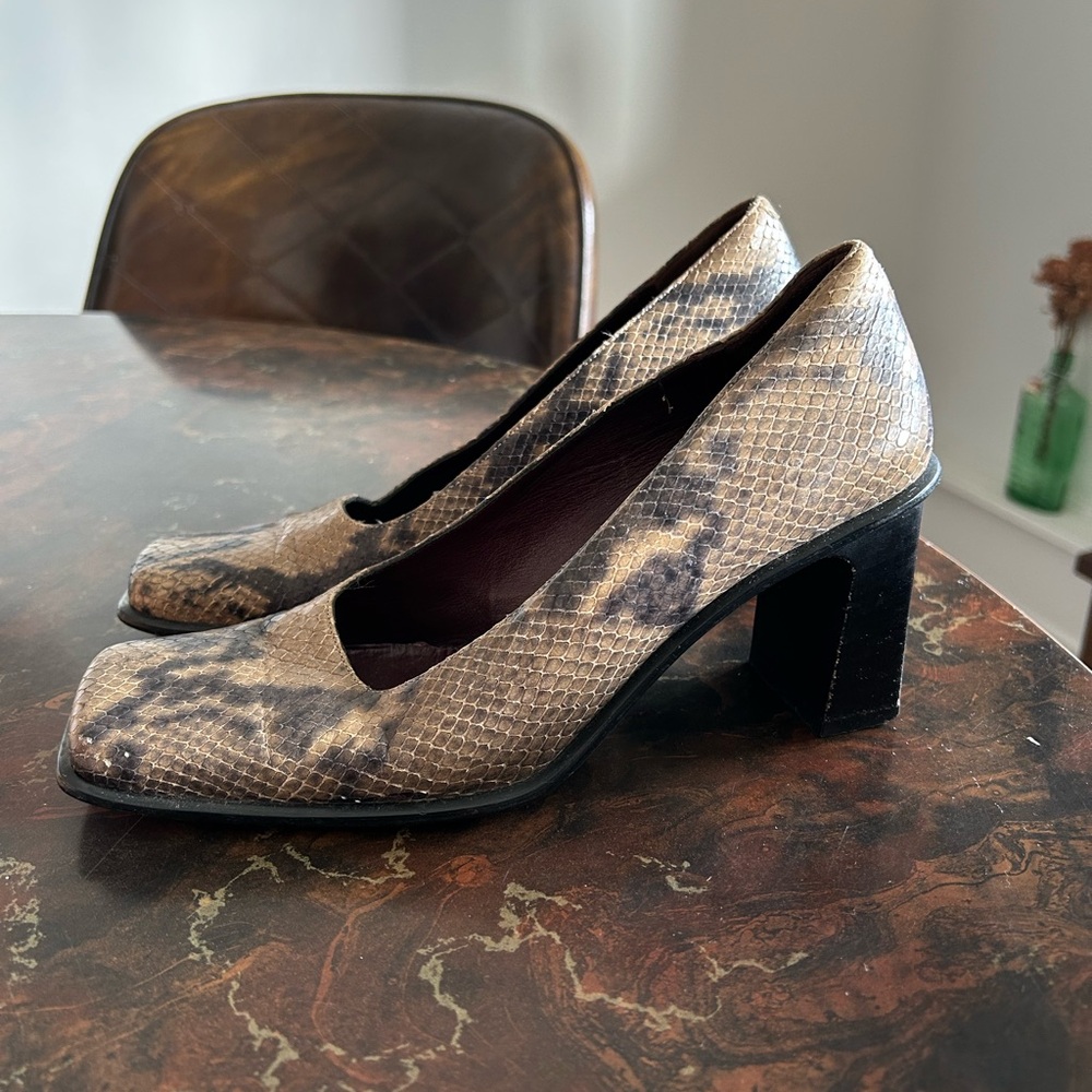 Vintage leather snakeskin heels